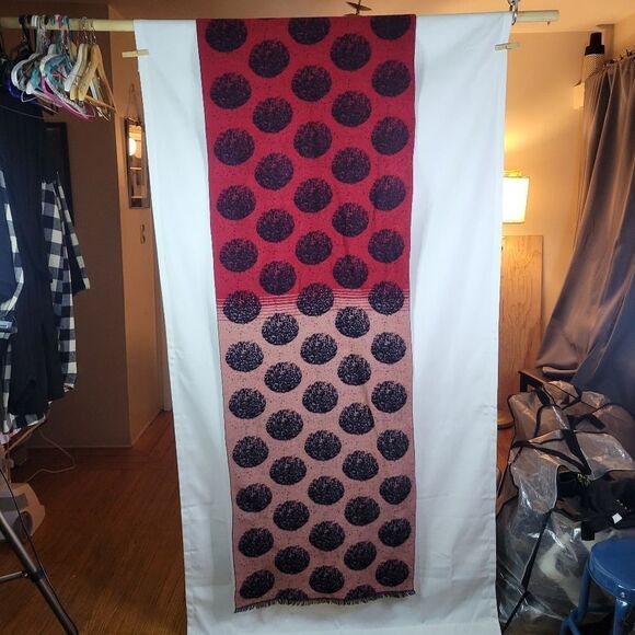 Giant Gradient Circles / Moons Soft Scarf in Red and Navy - Picture 4 of 12